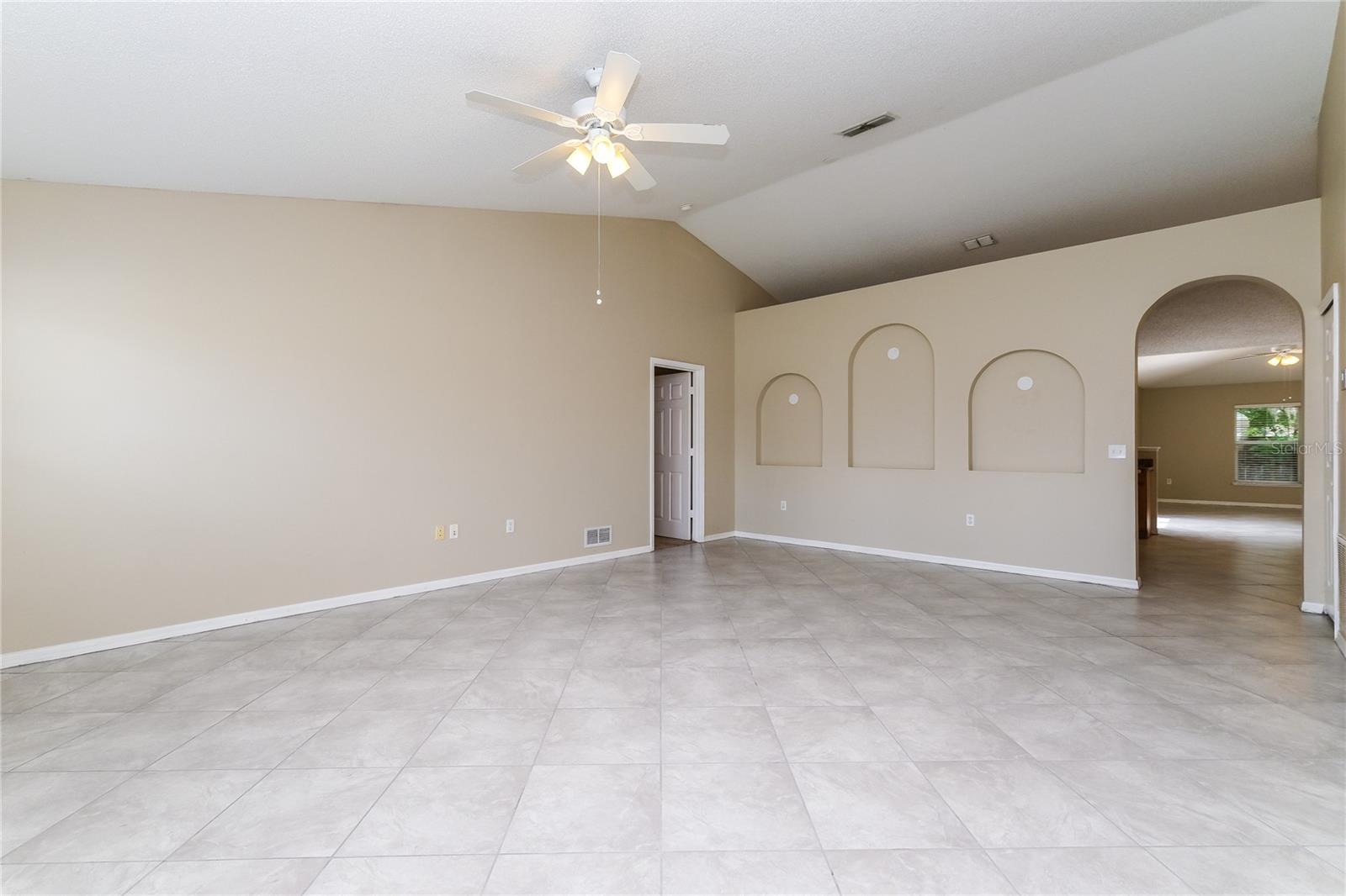 Image 3 of 16 For 13190 Drysdale Street
