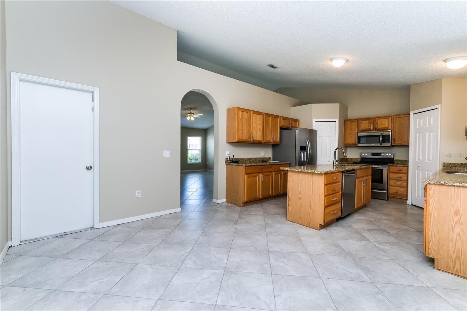 Image 4 of 16 For 13190 Drysdale Street