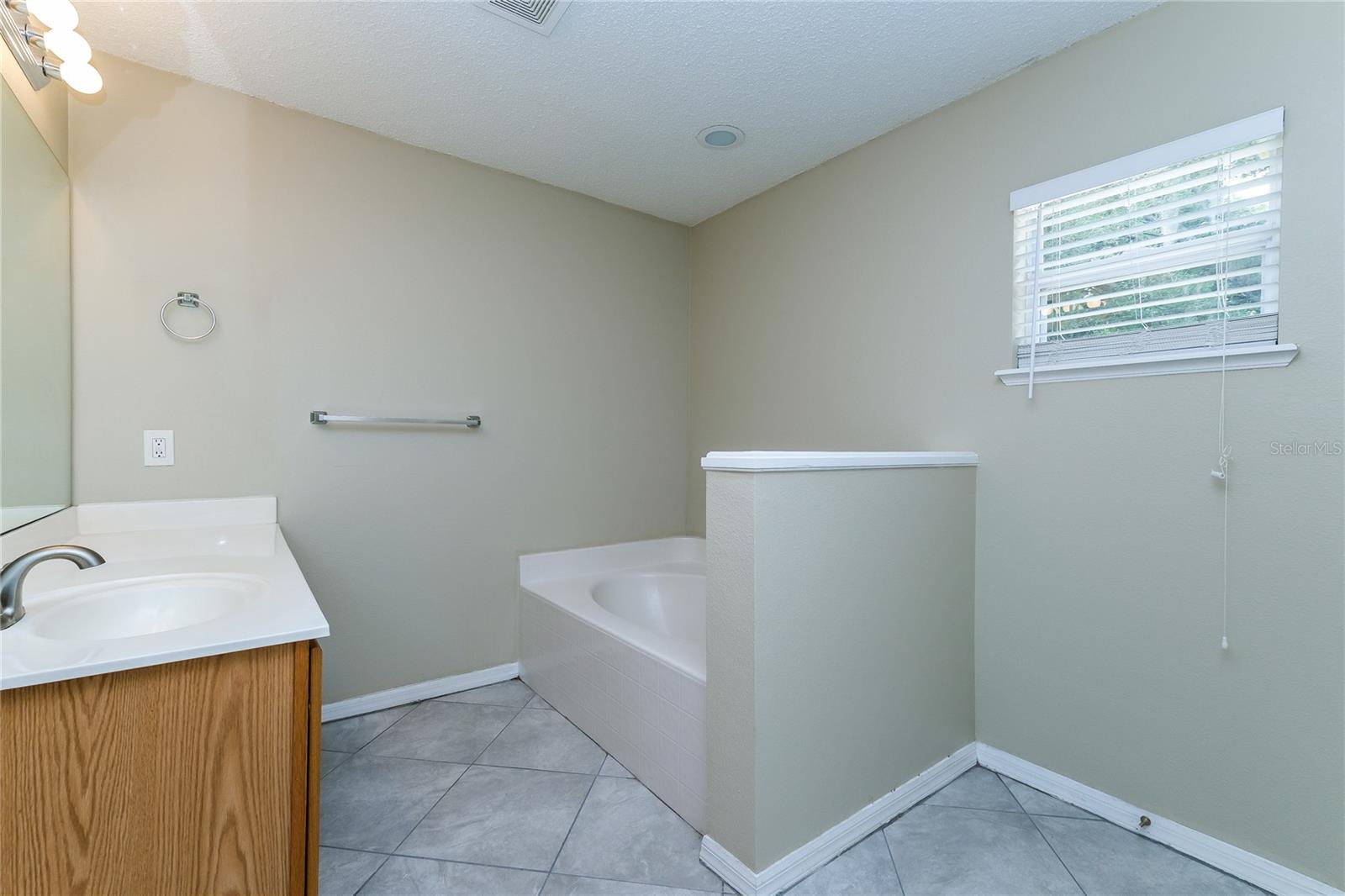 Image 9 of 16 For 13190 Drysdale Street