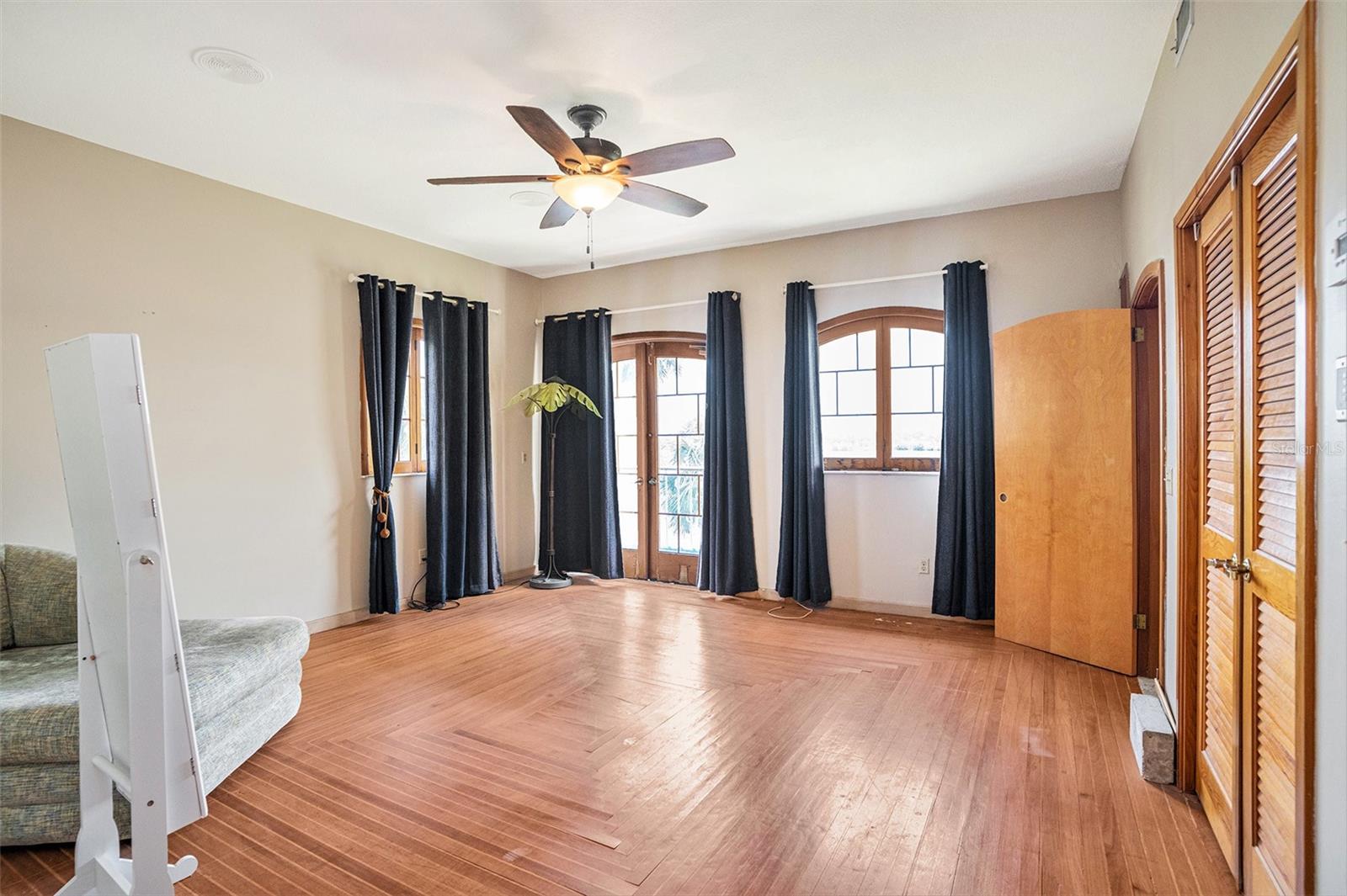 Image 18 of 26 For 7715 Riverview Drive