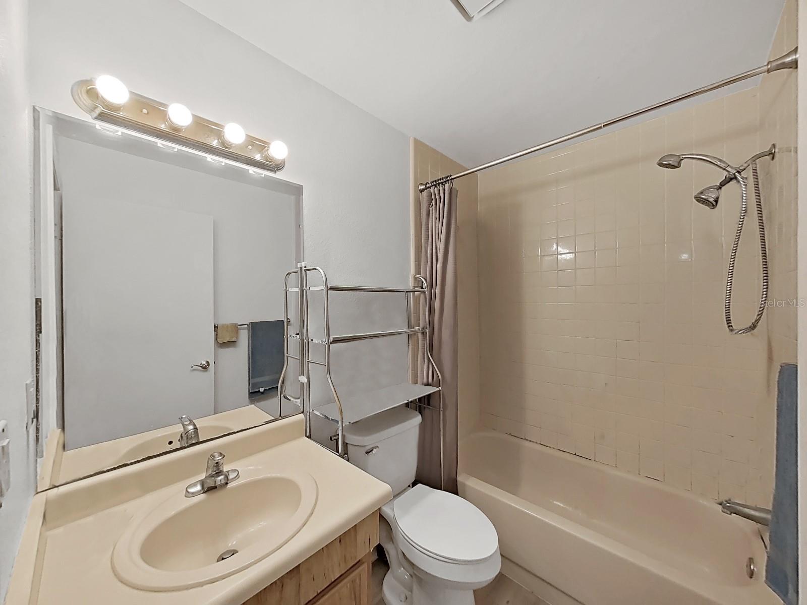 Image 18 of 30 For 3964 Dream Oak Place 203