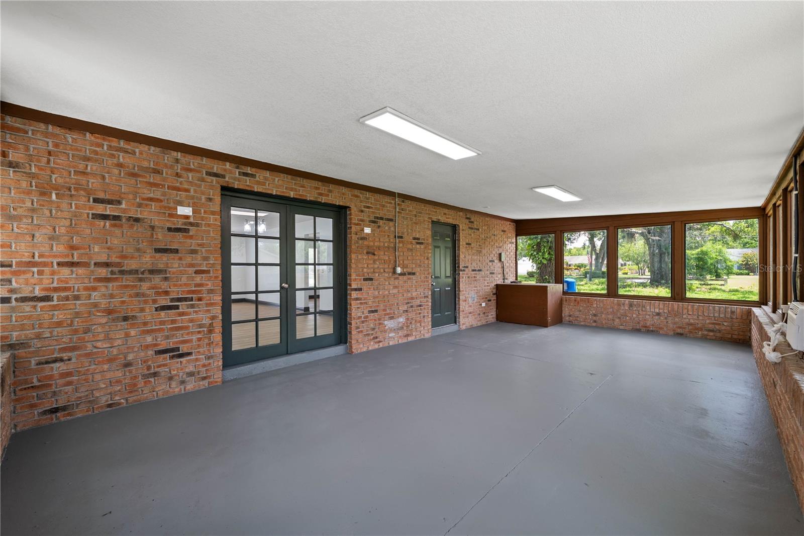 Image 11 of 53 For 1002 Friendship Lane