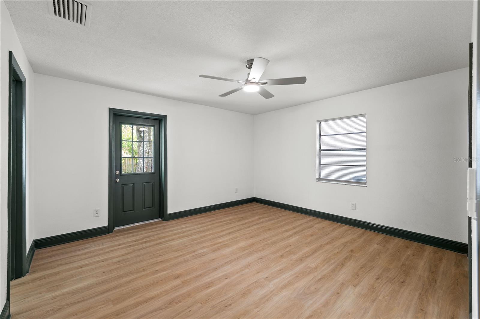 Image 17 of 53 For 1002 Friendship Lane