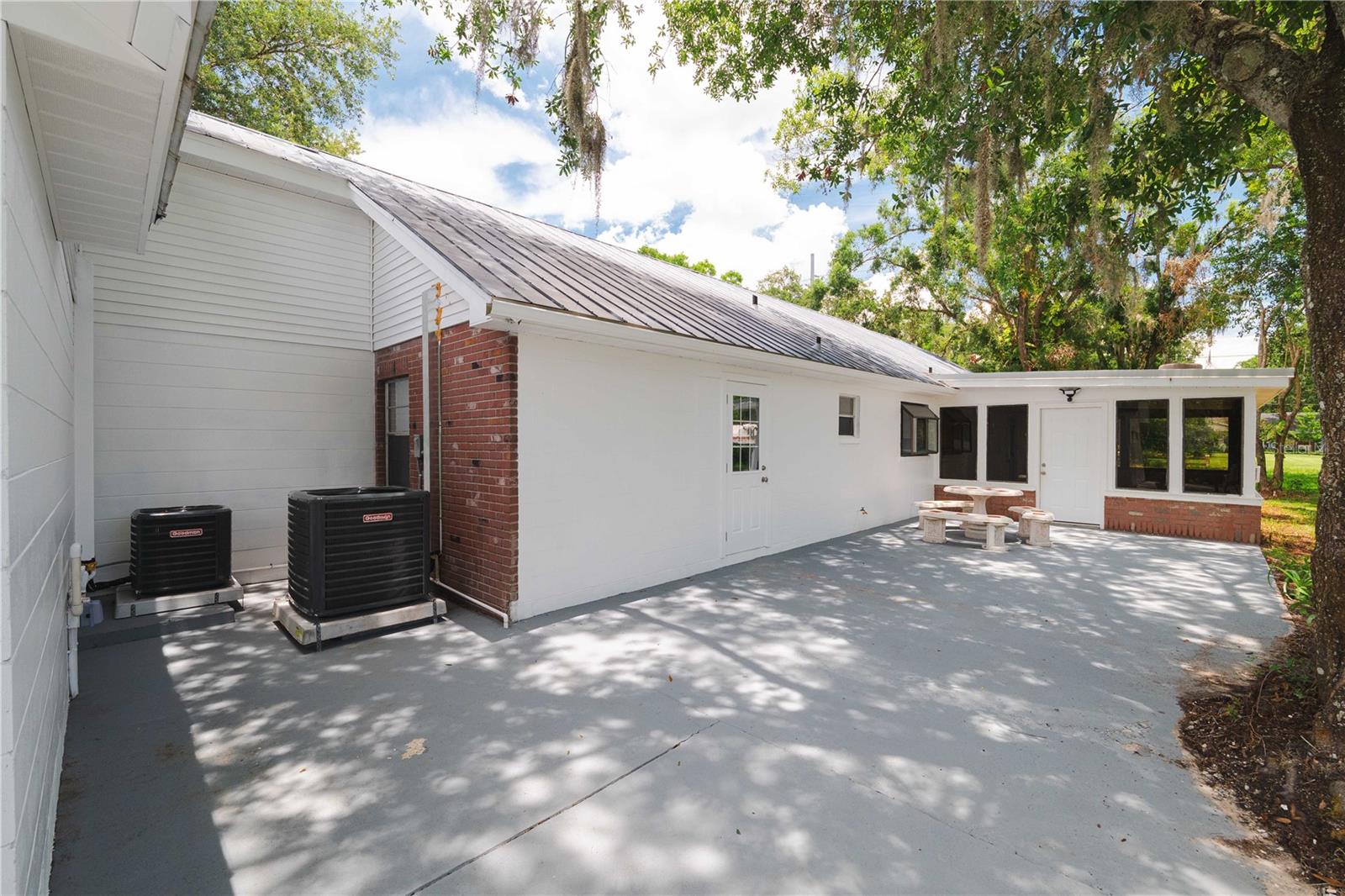 Image 40 of 53 For 1002 Friendship Lane