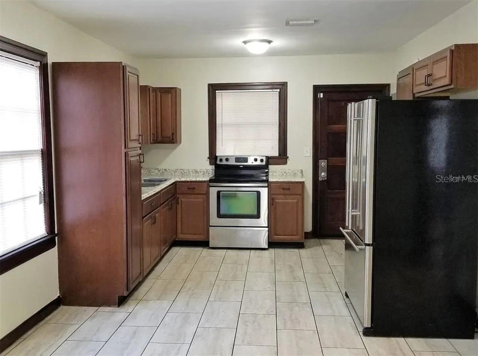 Image 3 of 9 For 853 Melson Avenue