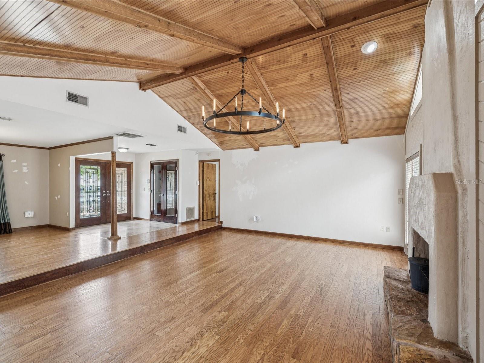 Image 11 of 42 For 5110 Lake Valencia Boulevard E
