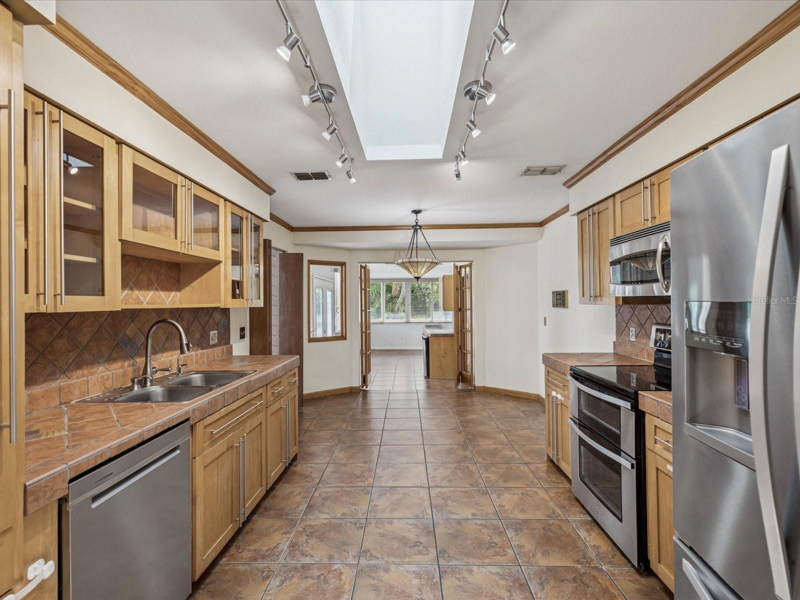 Image 14 of 42 For 5110 Lake Valencia Boulevard E