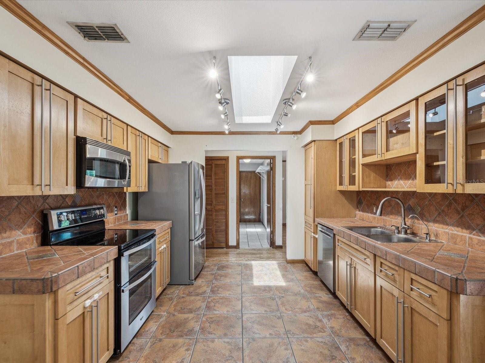 Image 15 of 42 For 5110 Lake Valencia Boulevard E