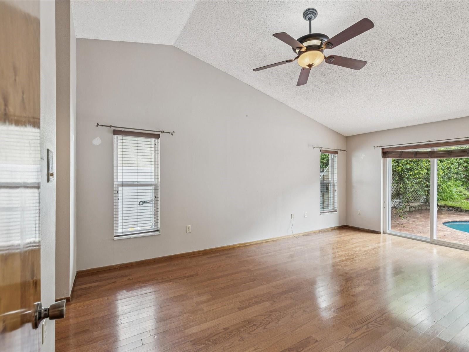 Image 18 of 42 For 5110 Lake Valencia Boulevard E