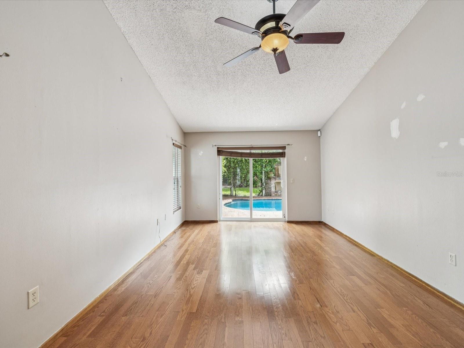 Image 19 of 42 For 5110 Lake Valencia Boulevard E