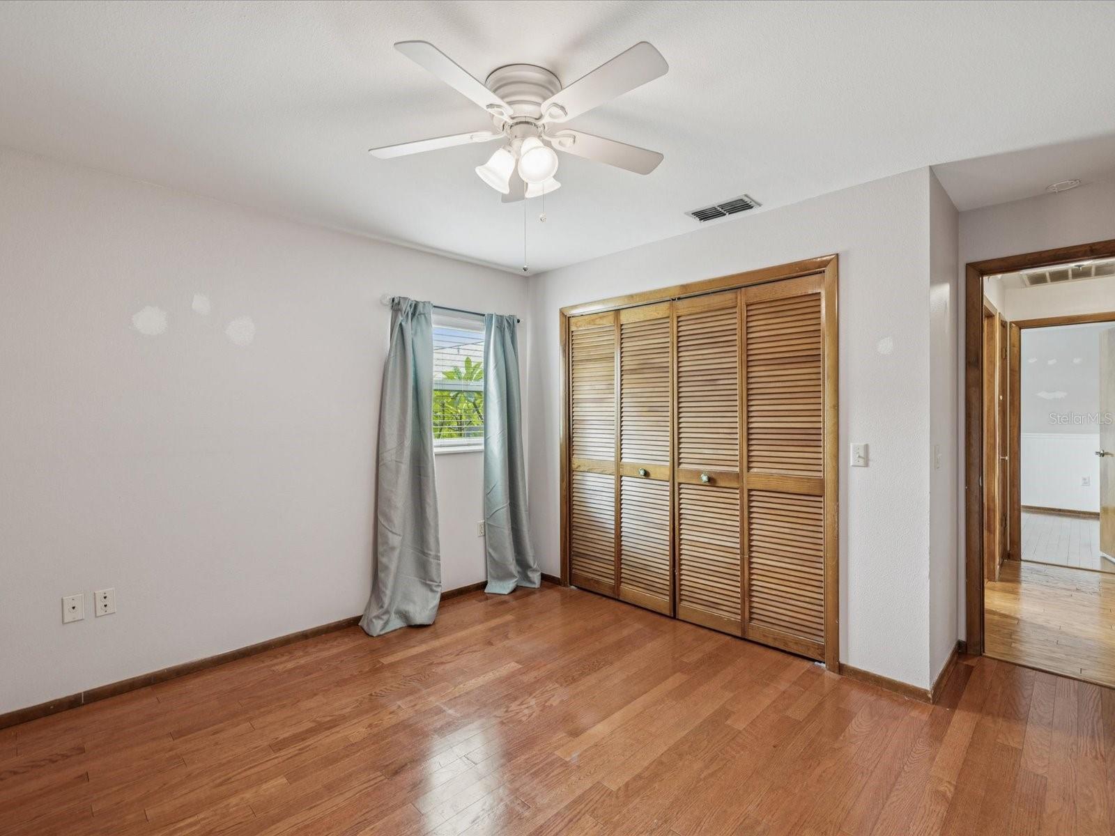 Image 23 of 42 For 5110 Lake Valencia Boulevard E