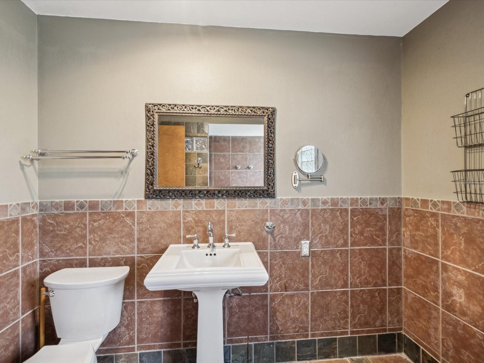 Image 25 of 42 For 5110 Lake Valencia Boulevard E