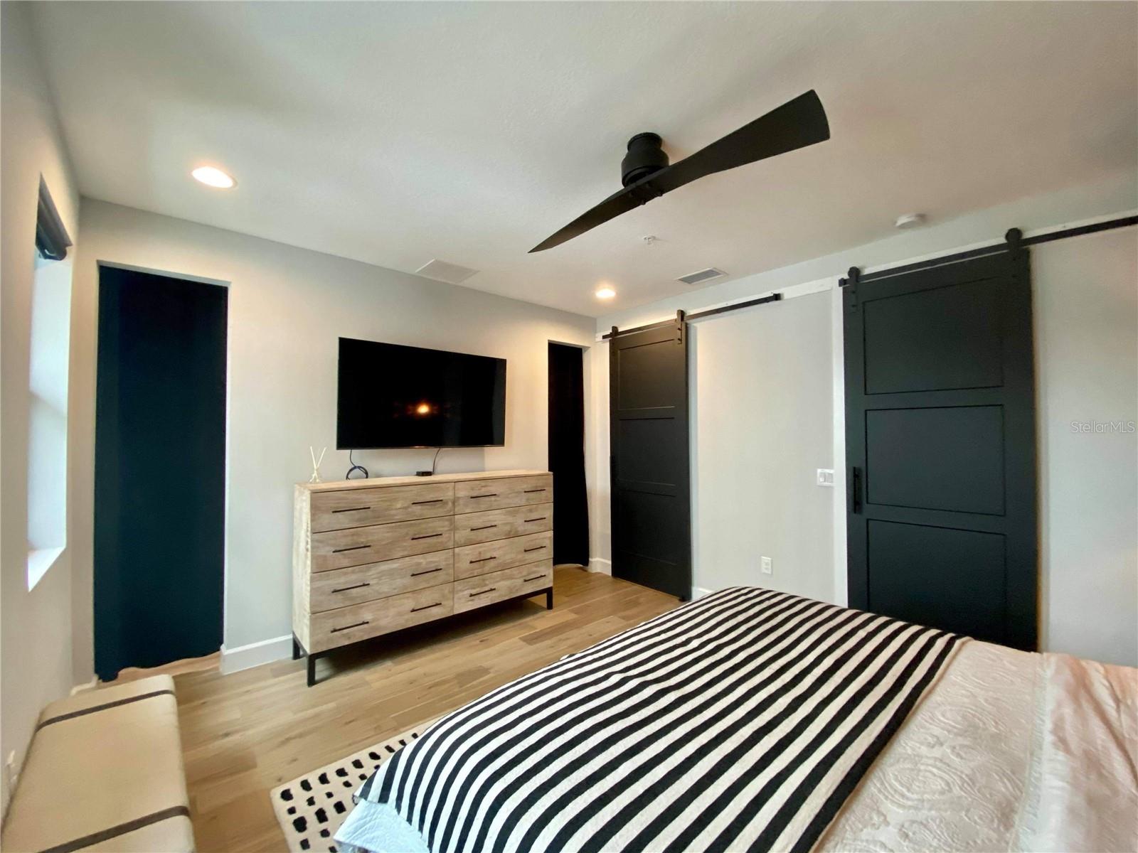 Image 11 of 39 For 1332 Gray Street 1