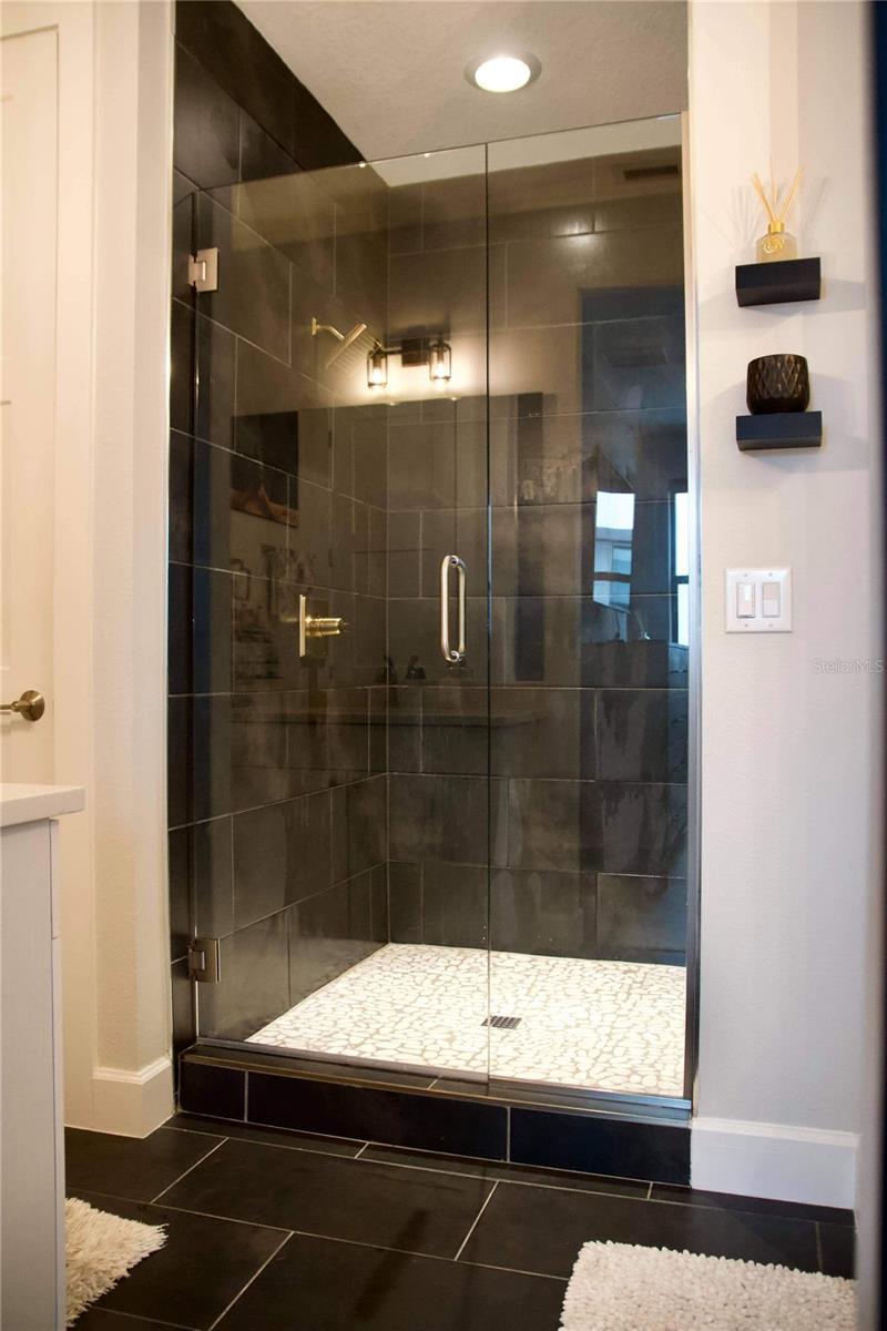 Image 19 of 39 For 1332 Gray Street 1