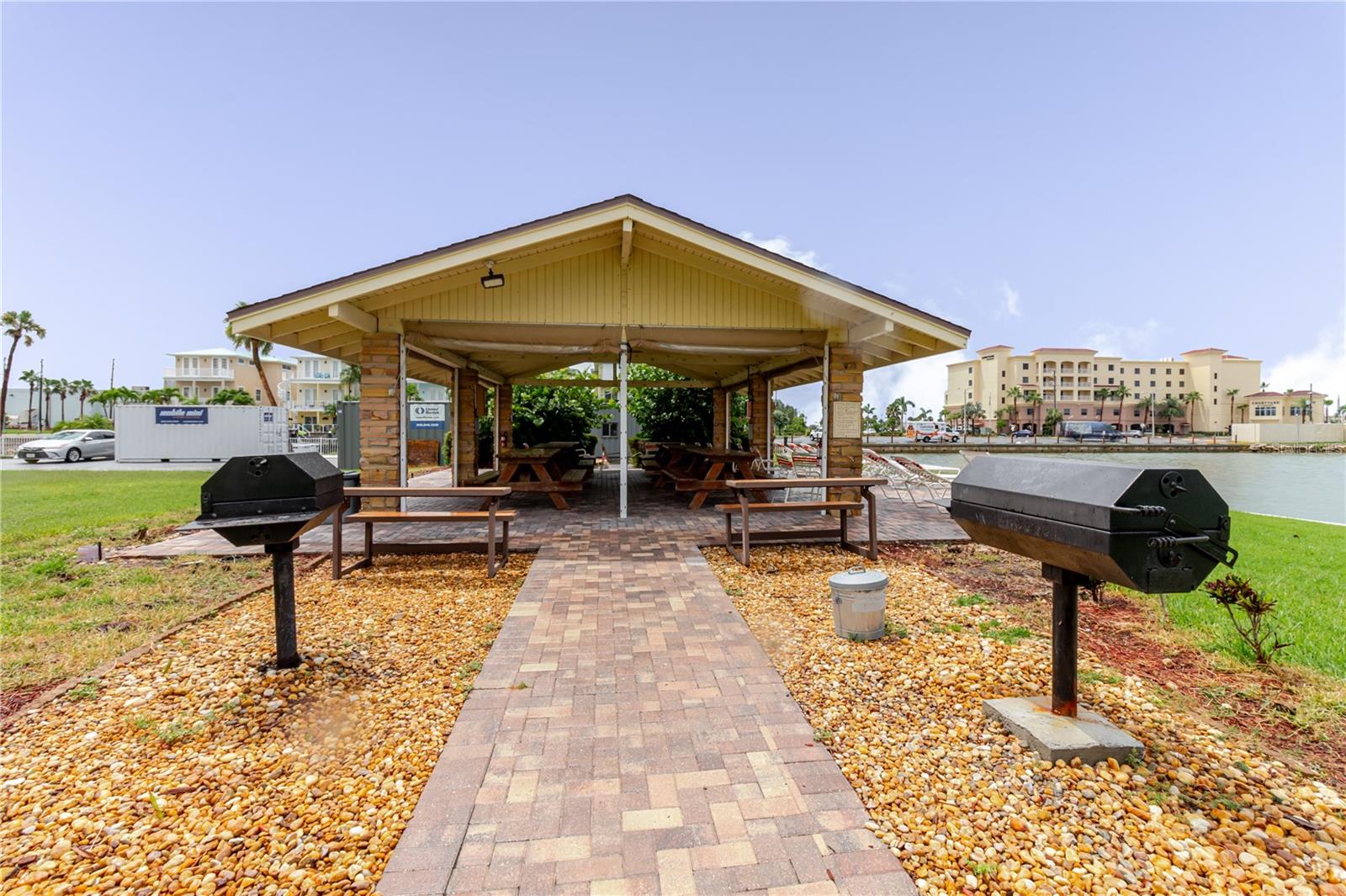 Image 20 of 33 For 4525 Cove Circle 902