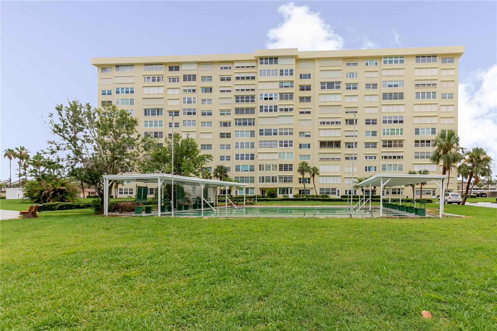 Image 24 of 33 For 4525 Cove Circle 902