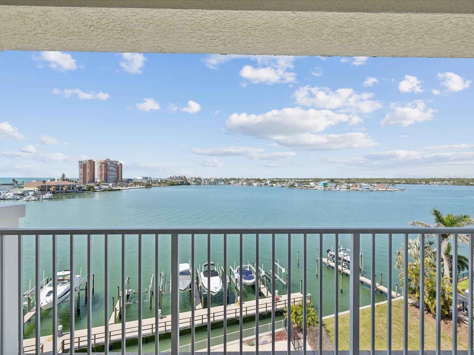 Image 20 of 67 For 17745 Gulf Boulevard 604