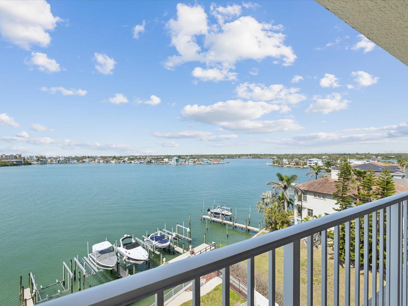 Image 45 of 67 For 17745 Gulf Boulevard 604