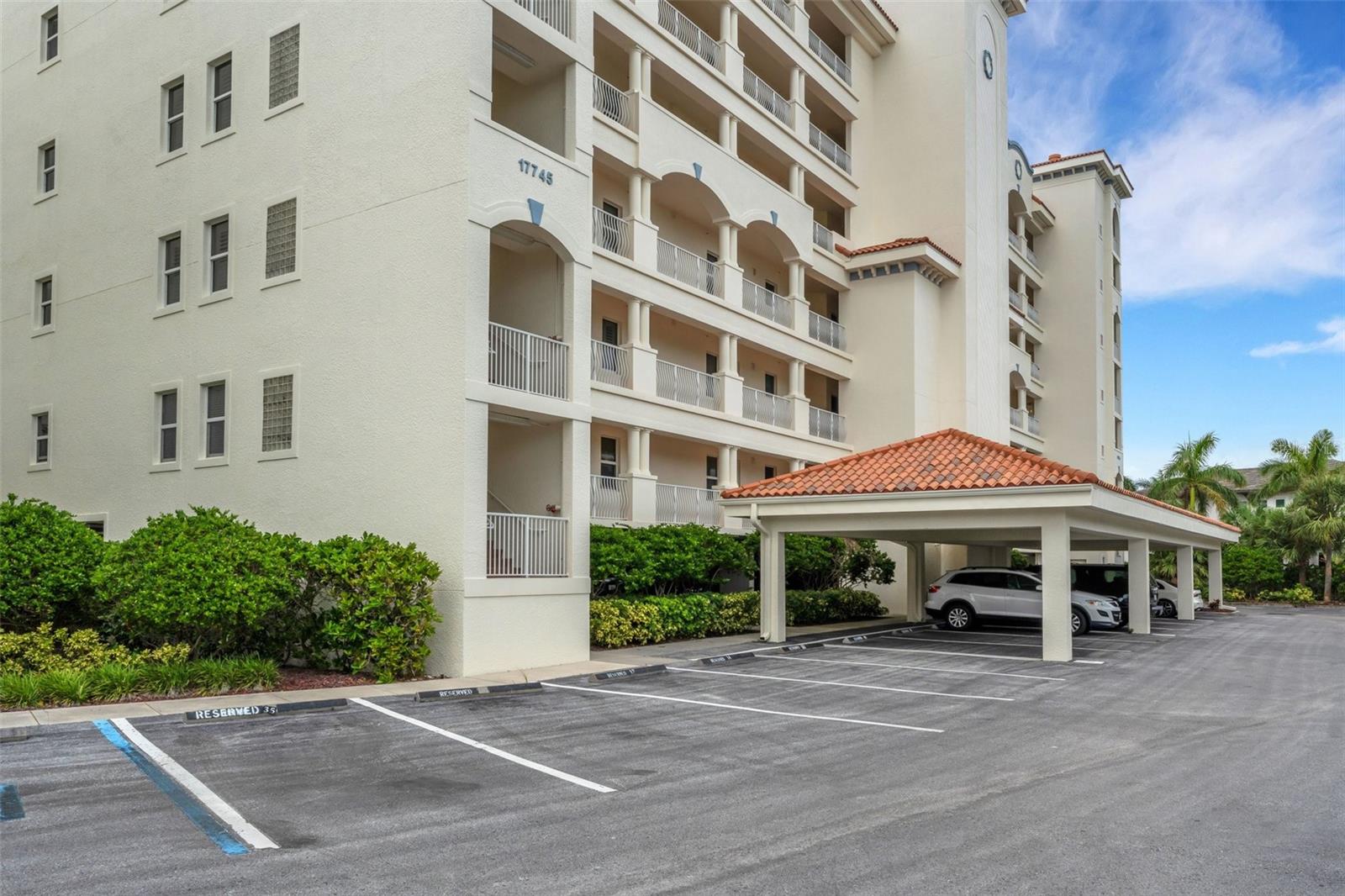 Image 47 of 67 For 17745 Gulf Boulevard 604