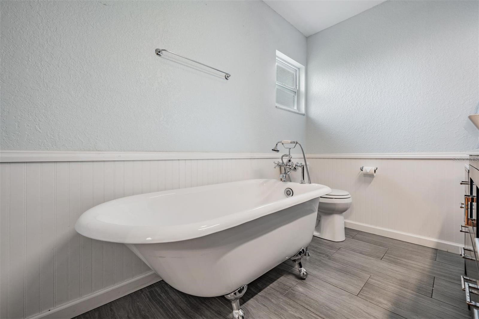 Image 12 of 28 For 1328 Glenview Lane