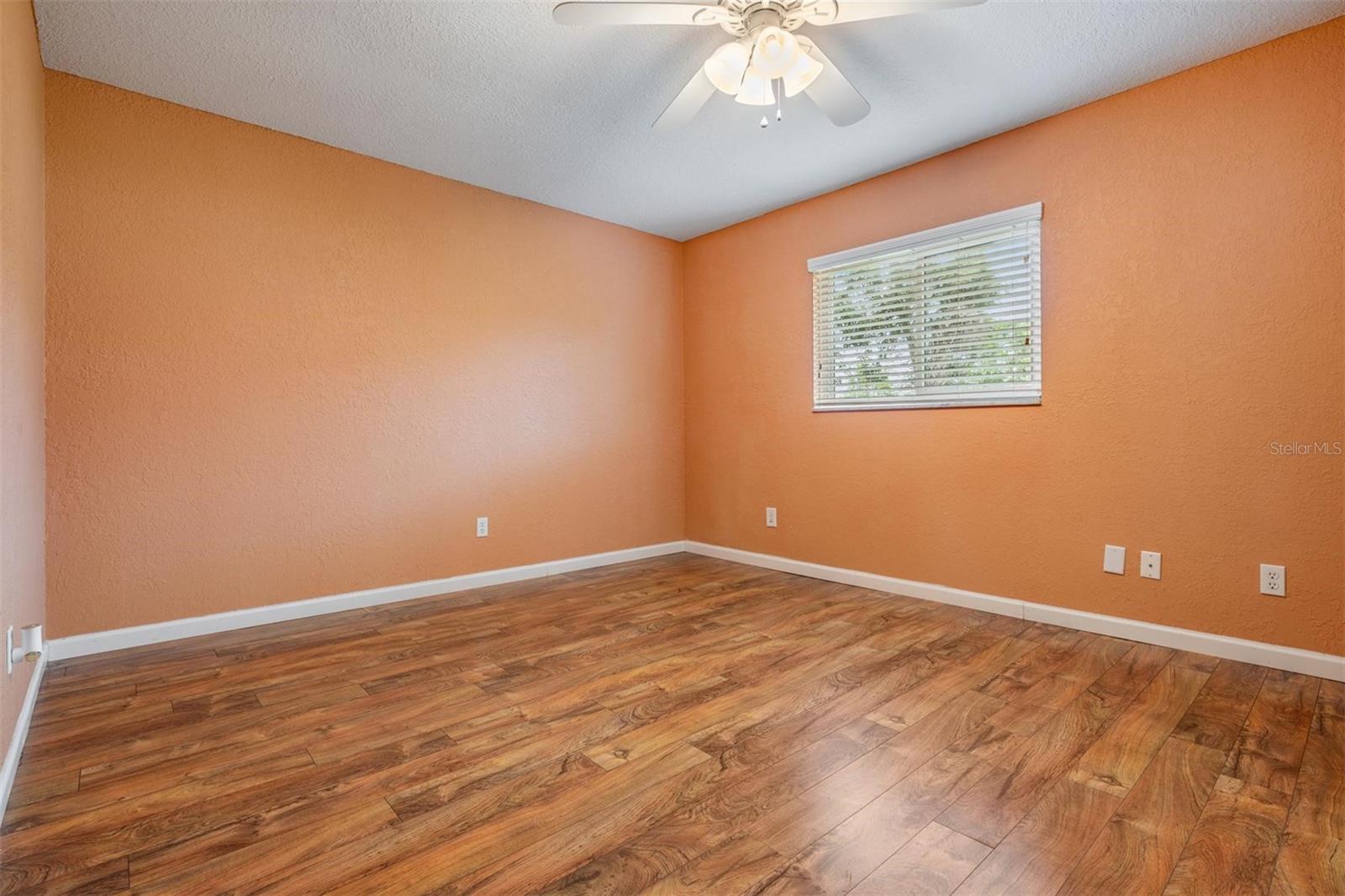 Image 17 of 28 For 1328 Glenview Lane