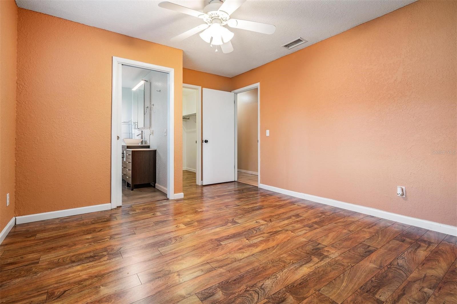 Image 18 of 28 For 1328 Glenview Lane