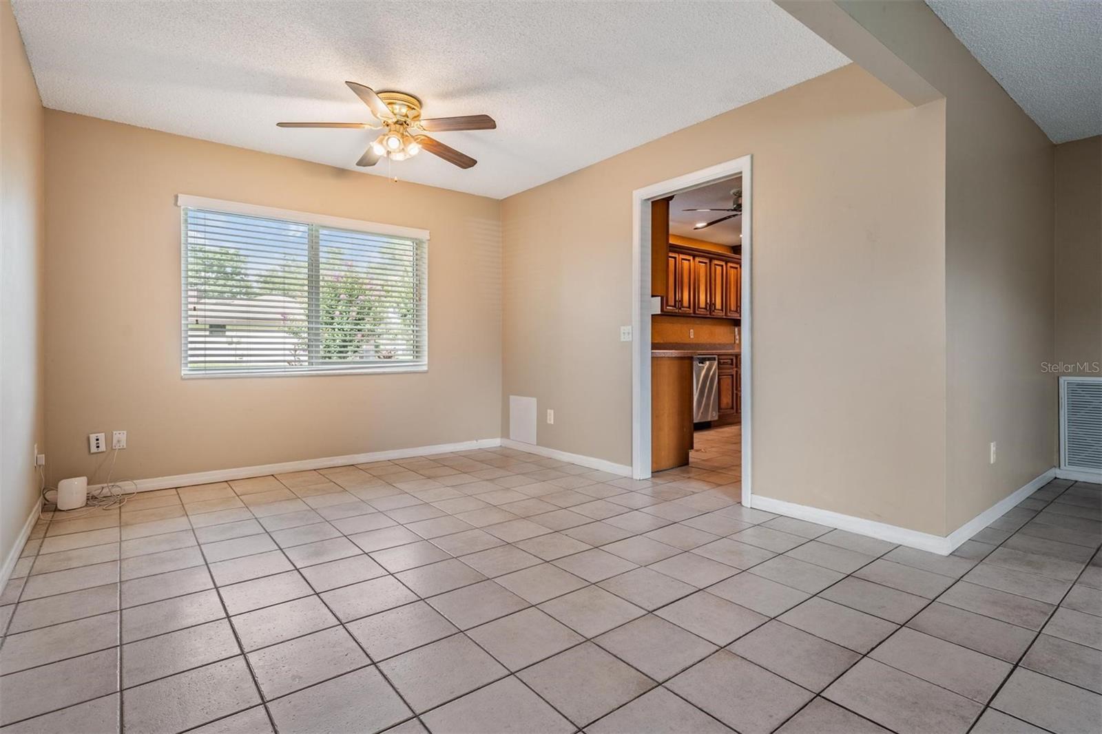 Image 5 of 28 For 1328 Glenview Lane