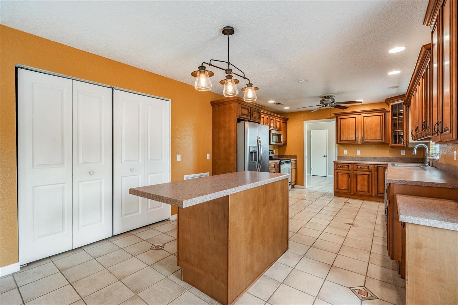 Image 9 of 28 For 1328 Glenview Lane