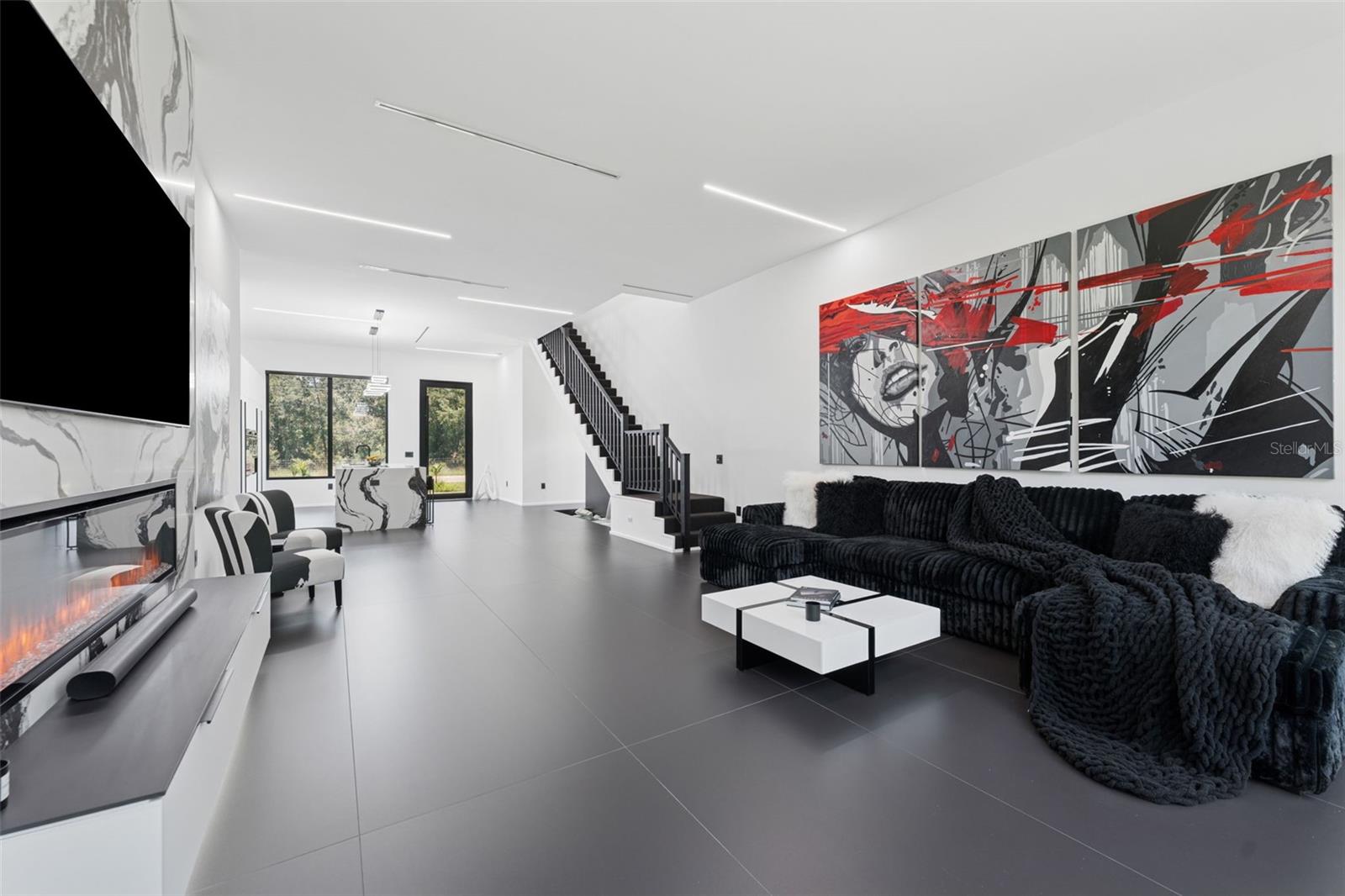 Listing photo id 12 for 7412 Van Dyke Road