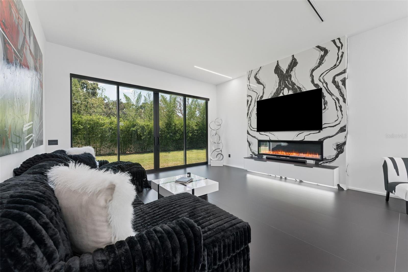 Listing photo id 14 for 7412 Van Dyke Road