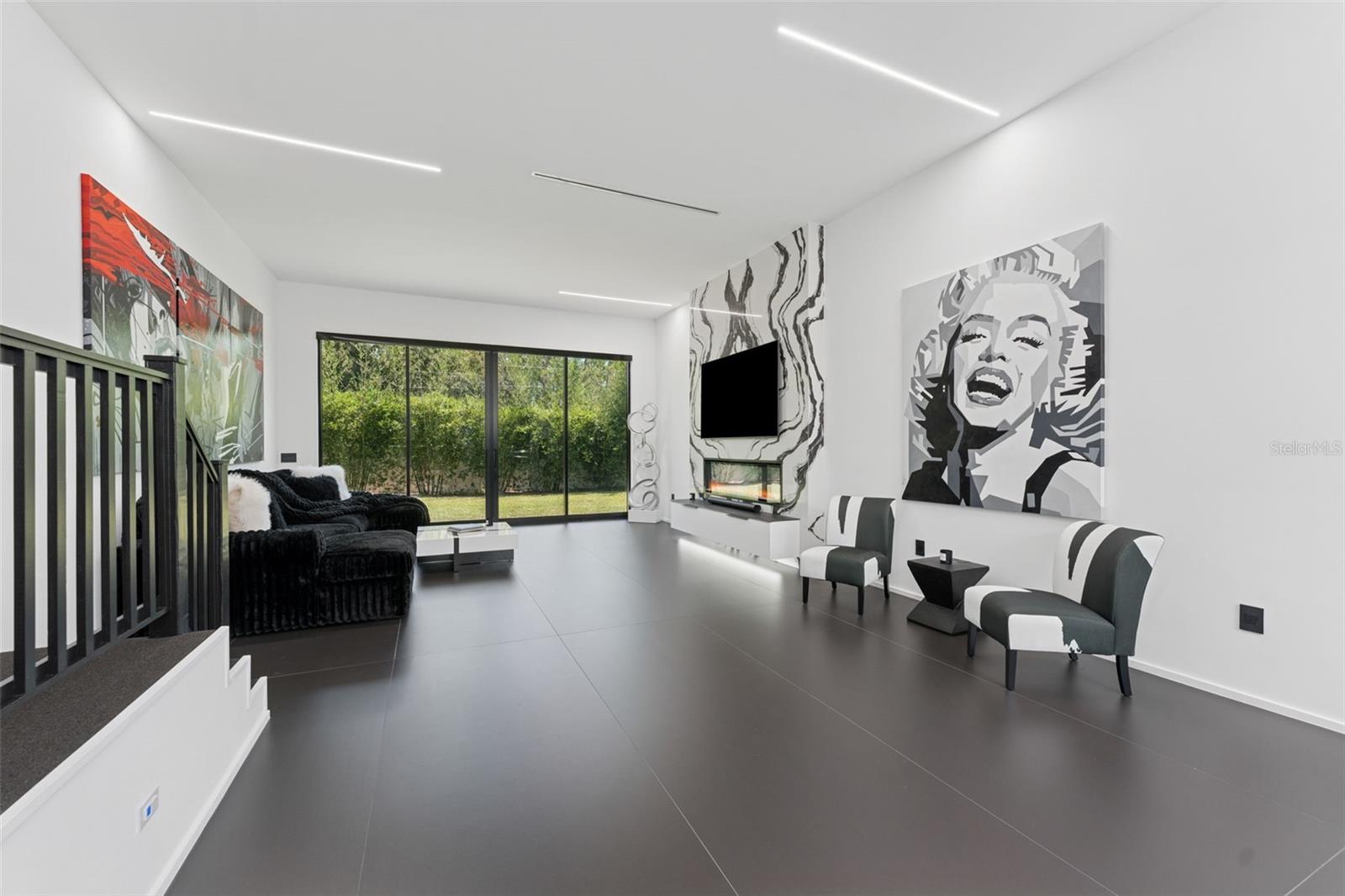 Listing photo id 15 for 7412 Van Dyke Road