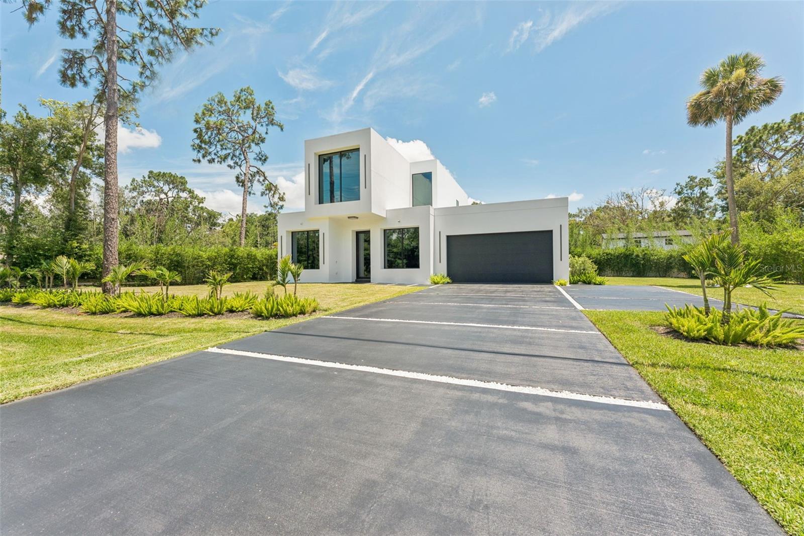Listing photo id 0 for 7412 Van Dyke Road