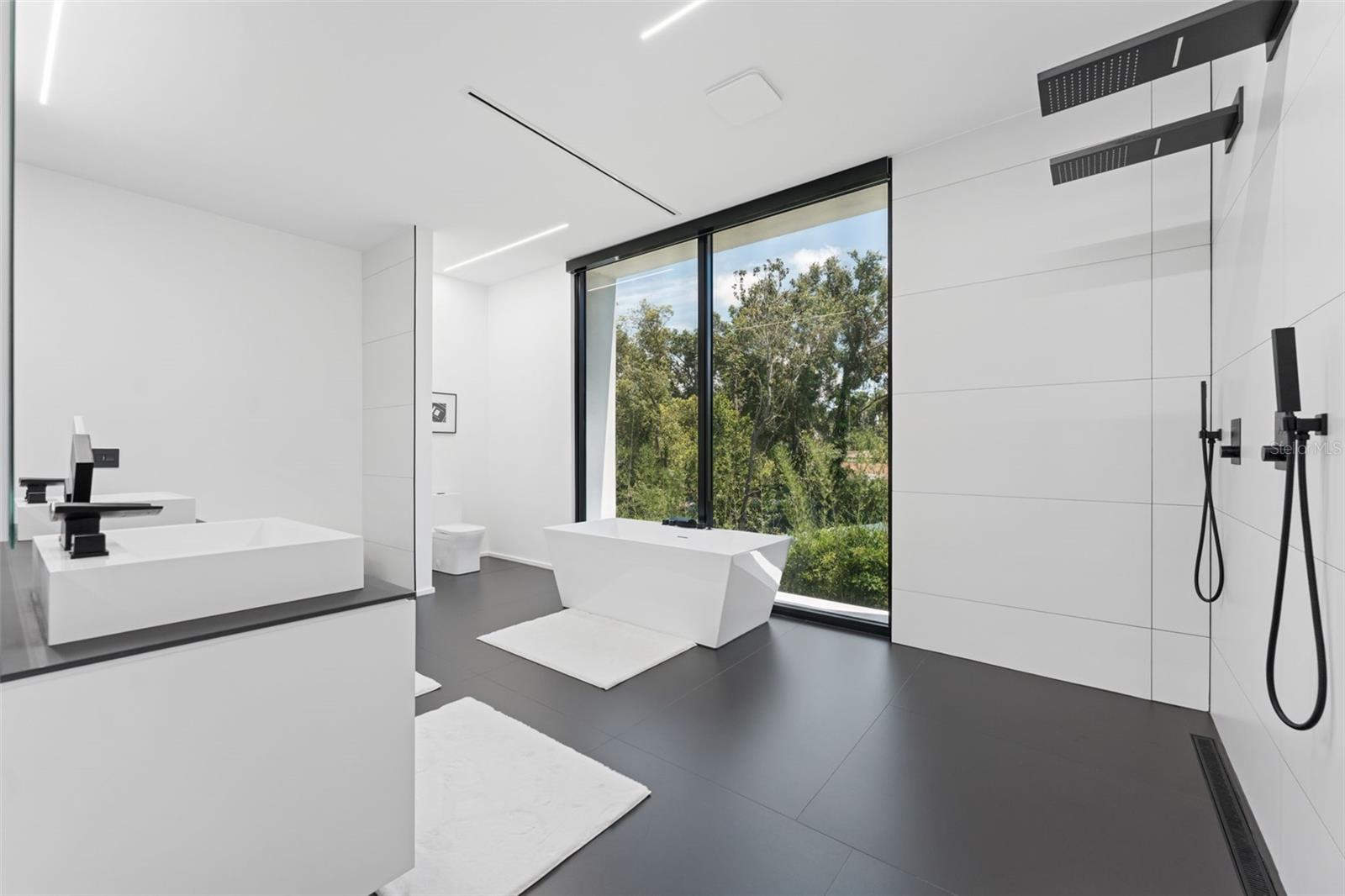 Listing photo id 25 for 7412 Van Dyke Road