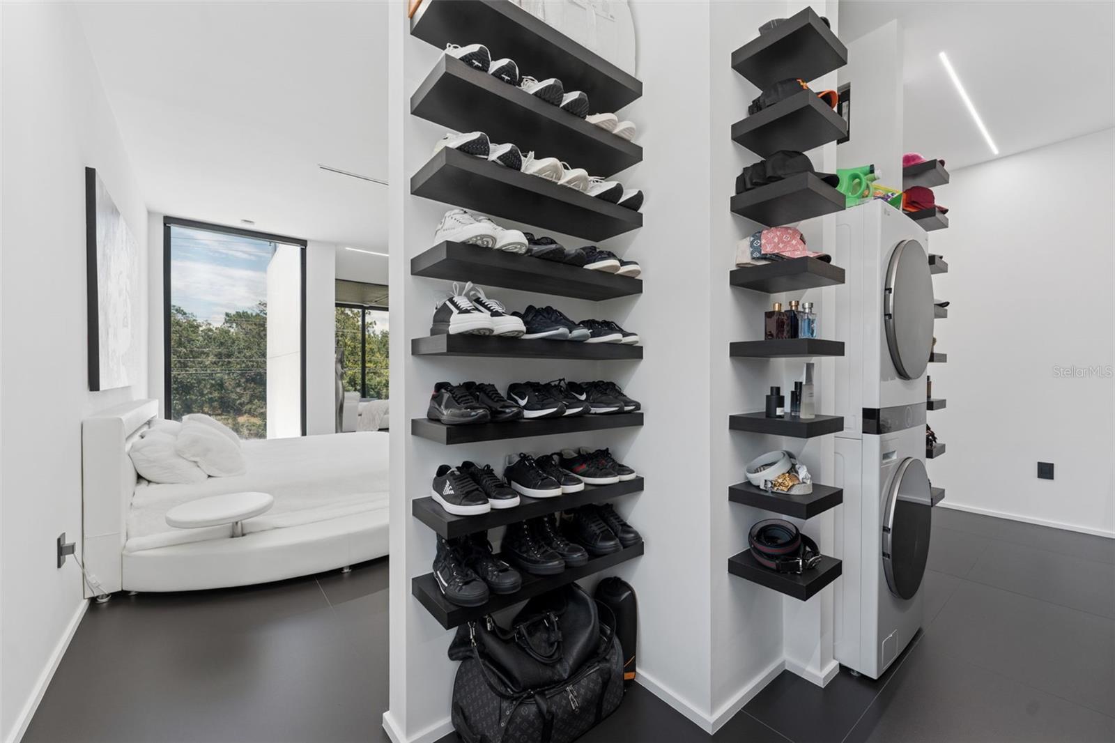 Listing photo id 30 for 7412 Van Dyke Road