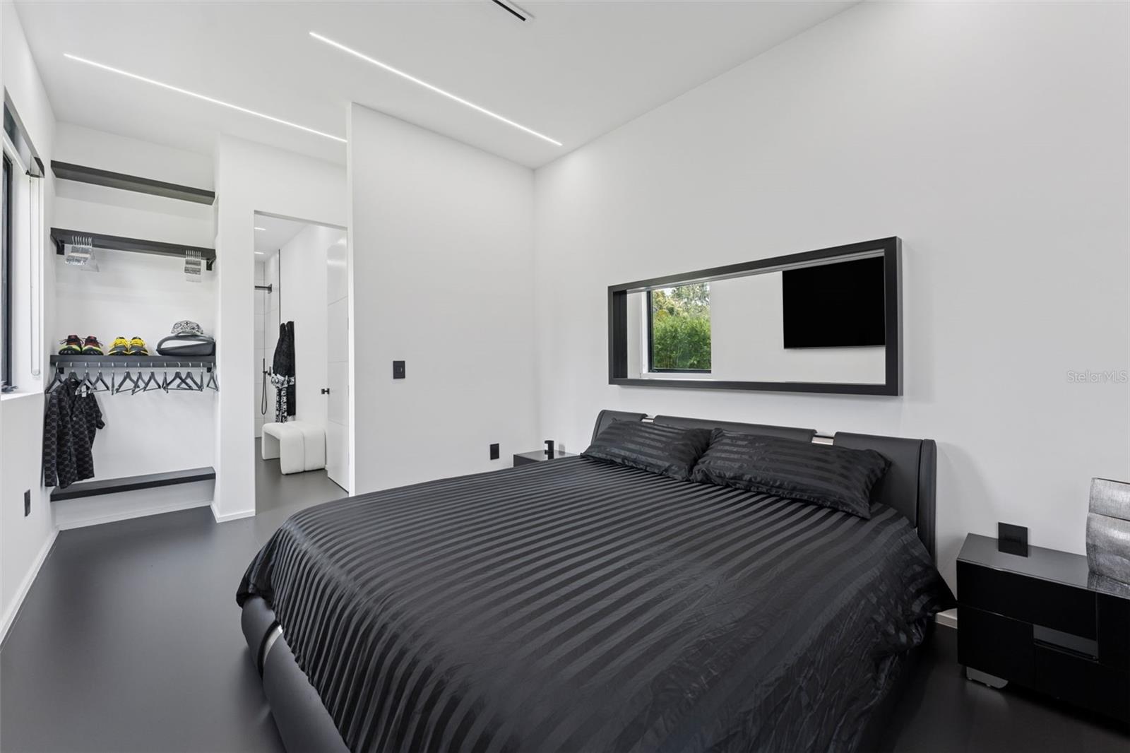 Listing photo id 32 for 7412 Van Dyke Road