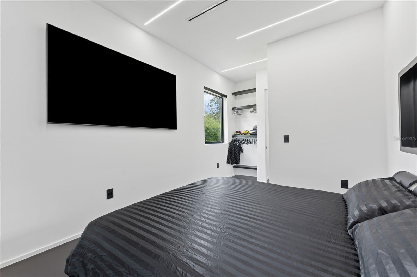 Listing photo id 33 for 7412 Van Dyke Road