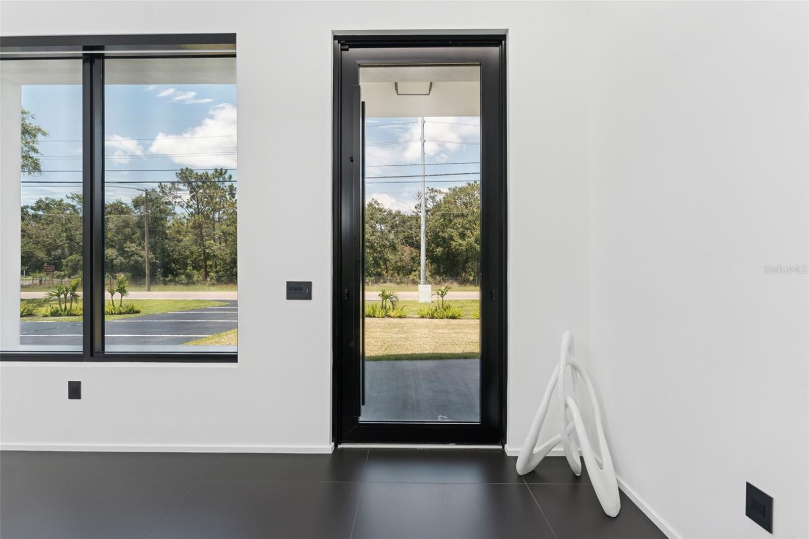 Listing photo id 4 for 7412 Van Dyke Road