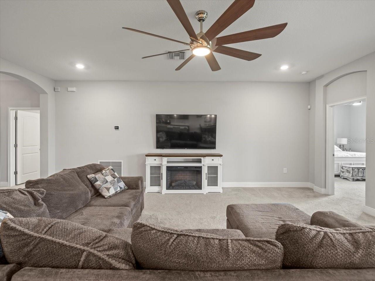 Image 18 of 67 For 13638 Moosehead Circle