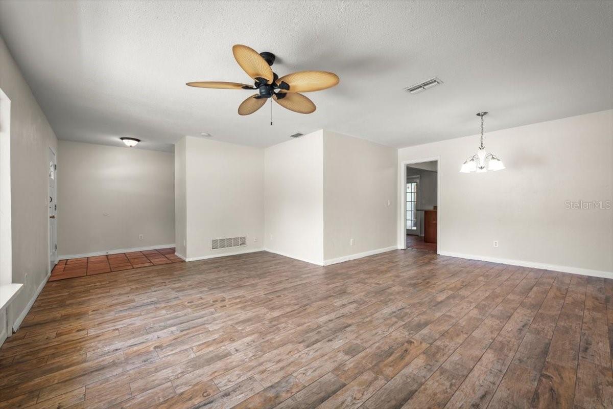 Image 4 of 33 For 948 Tall Pine Drive