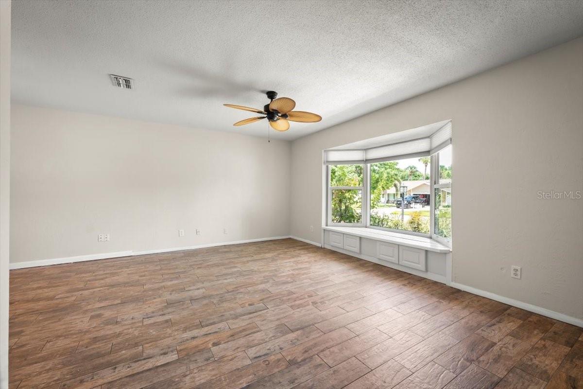 Image 6 of 33 For 948 Tall Pine Drive