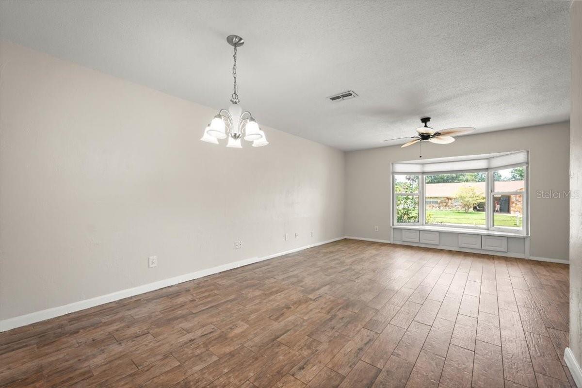 Image 9 of 33 For 948 Tall Pine Drive