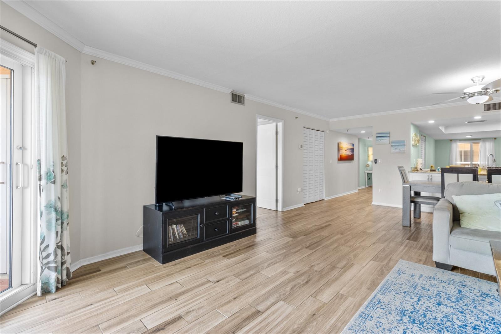 Image 22 of 56 For 18400 Gulf Boulevard 1304