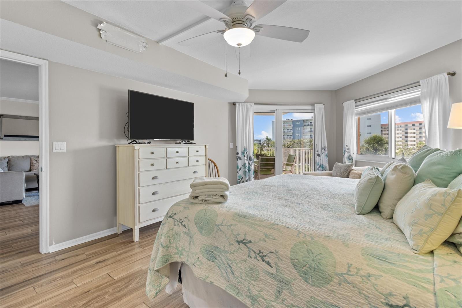 Image 26 of 56 For 18400 Gulf Boulevard 1304