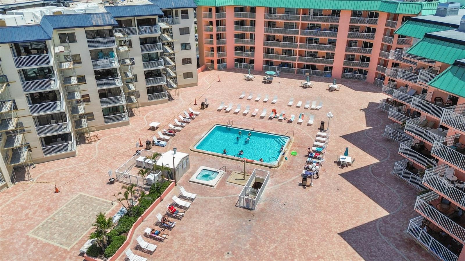 Image 37 of 56 For 18400 Gulf Boulevard 1304