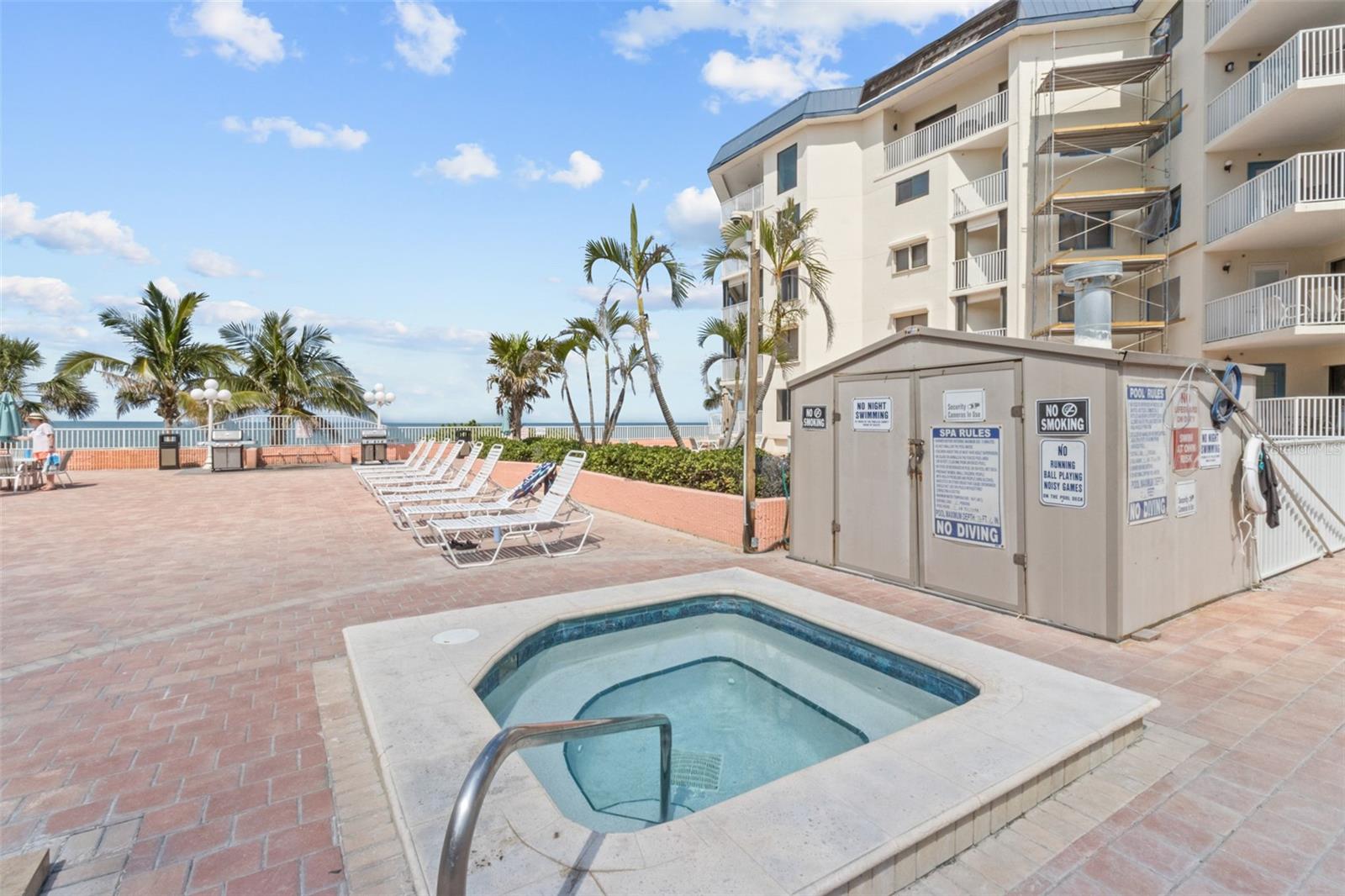 Image 39 of 56 For 18400 Gulf Boulevard 1304
