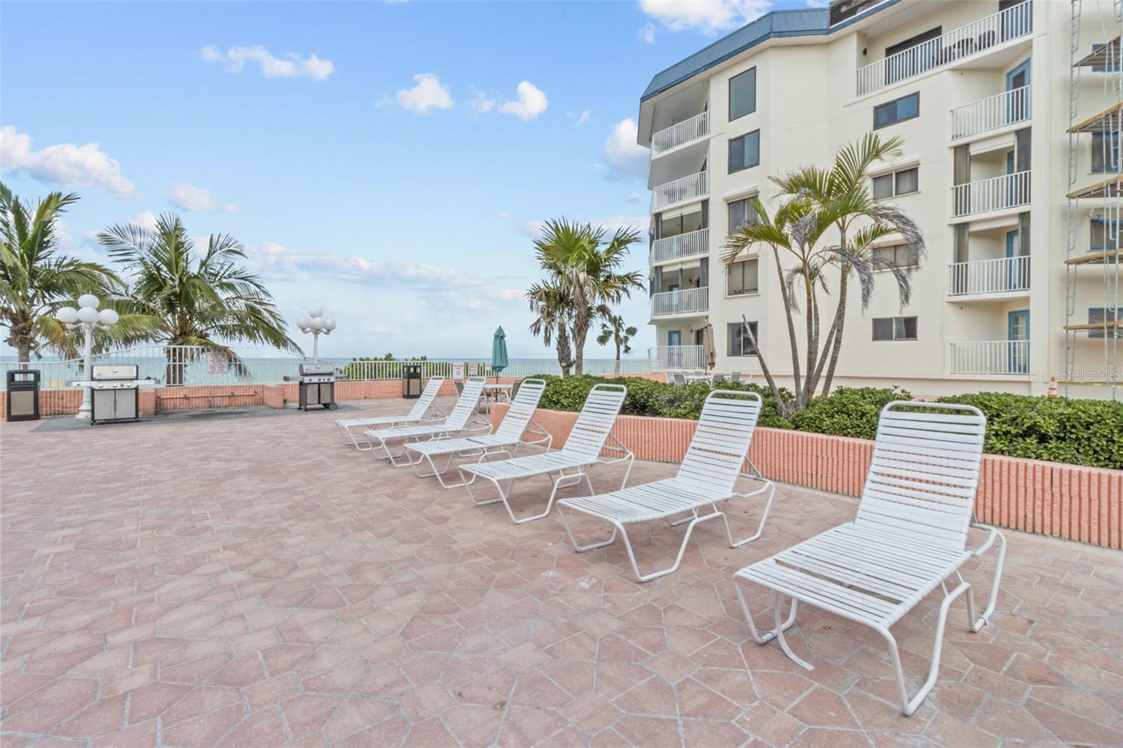 Image 41 of 56 For 18400 Gulf Boulevard 1304