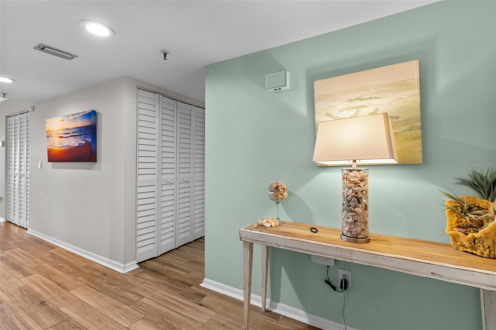Image 5 of 56 For 18400 Gulf Boulevard 1304