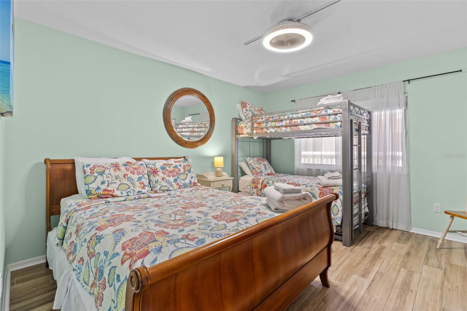 Image 7 of 56 For 18400 Gulf Boulevard 1304