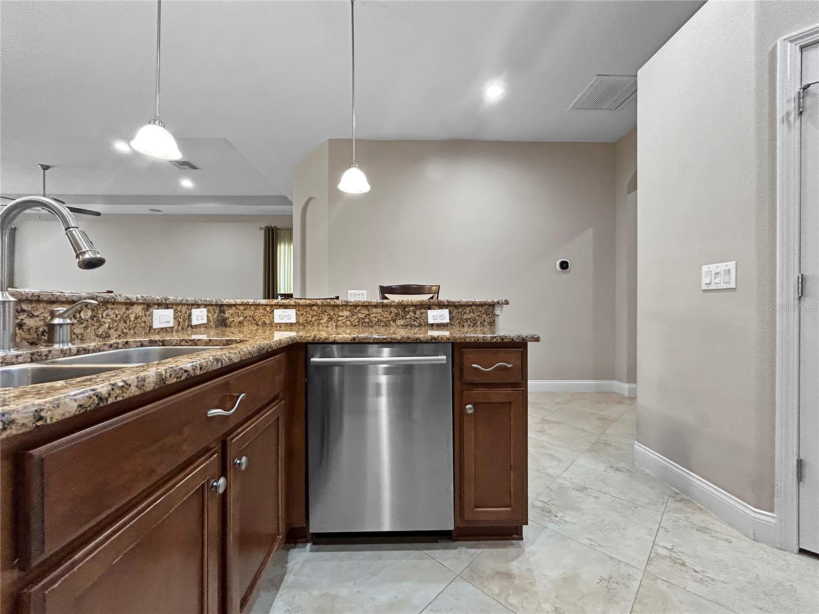 Image 10 of 36 For 2802 Devonoak Boulevard