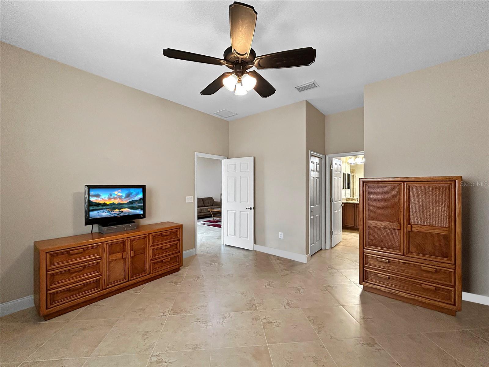 Image 17 of 36 For 2802 Devonoak Boulevard